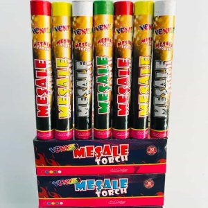 Mavi ve sarı meşale modelleri yanarken görüntü